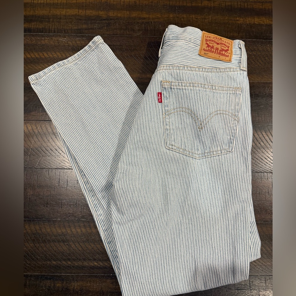 Women’s Pin-stripe Levi’s